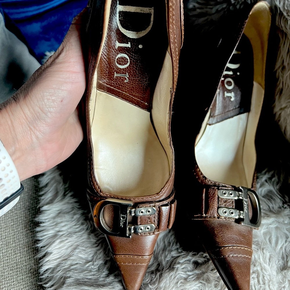 Dior logo buckle shoe